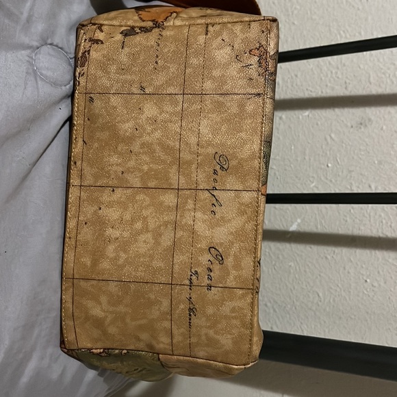 Alviero martini sling bag - Picture 6 of 6